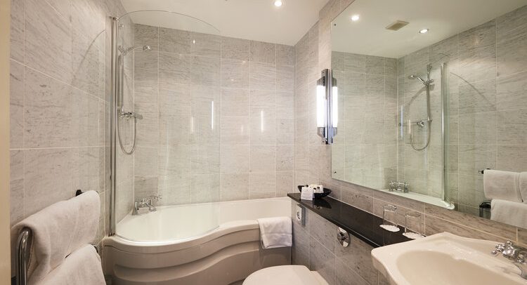 Classic Double bathroom